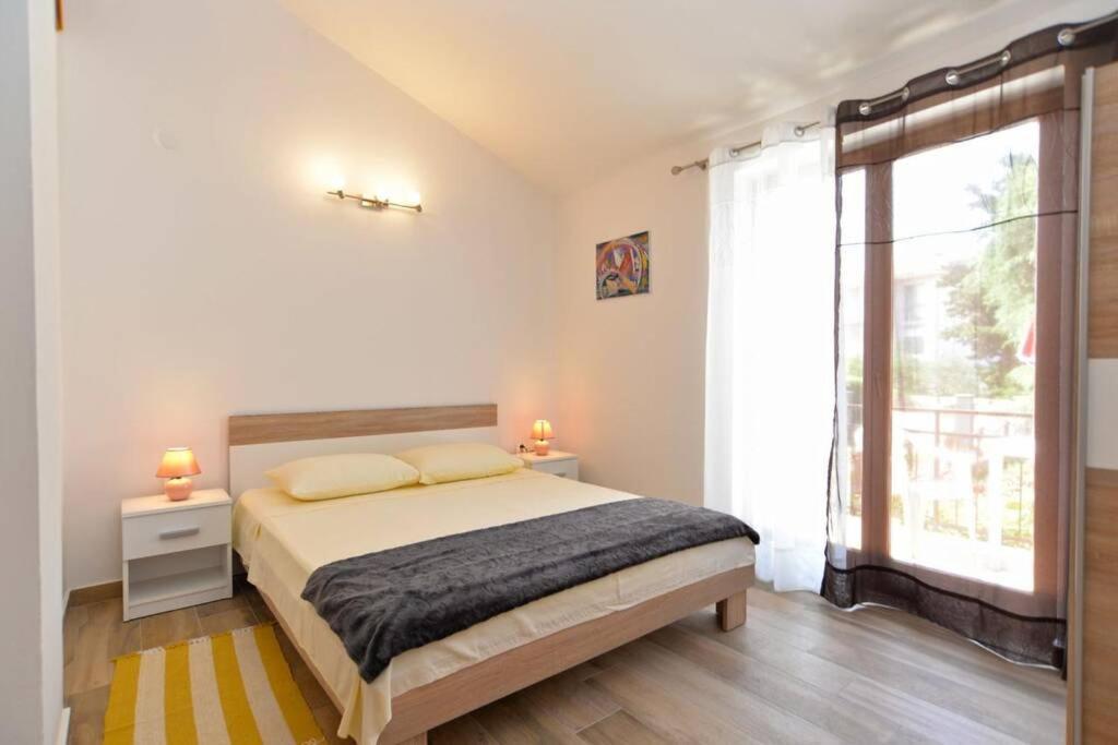 Apartment Vesna For 2, Free Parking And Wi-Fi Pula Exterior foto